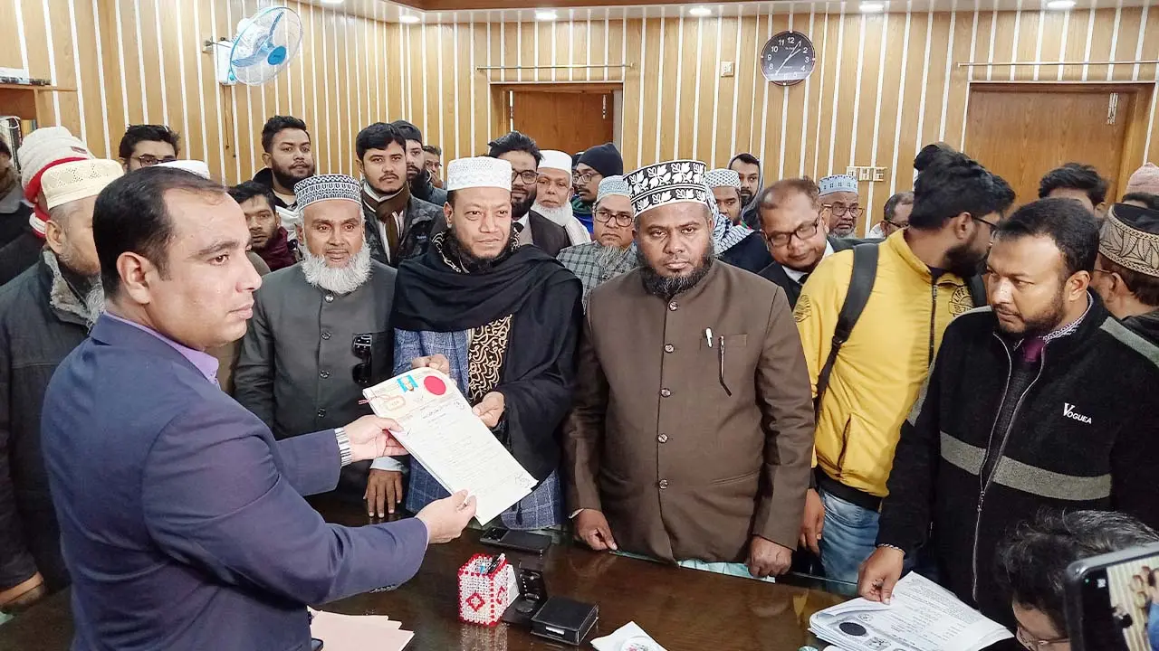 মনোনয়নপত্র জমা দিলেন জামায়াত প্রার্থী মুফতি আমির হামজা