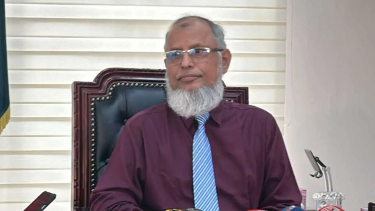 পদে থেকে কোনো উপদেষ্টা নির্বাচনে অংশ নিতে পারবেন না : ইসি আনোয়ারুল