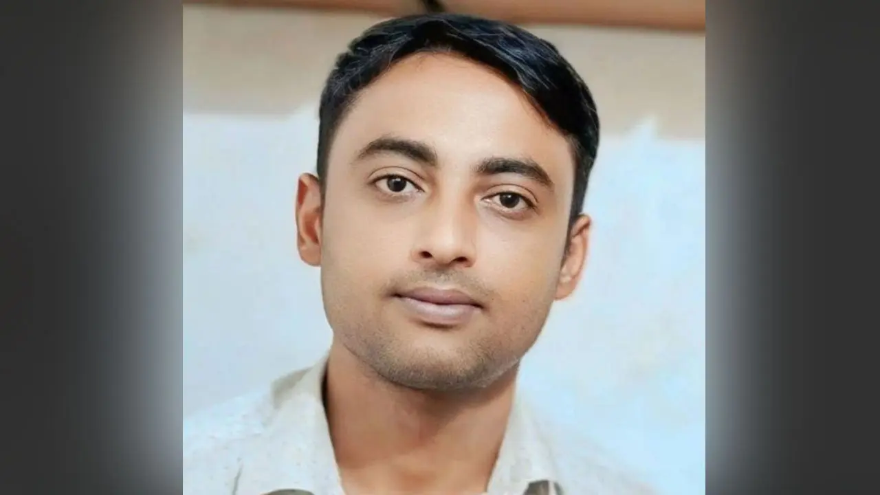 ক্রিকেট টুর্নামেন্টে দাওয়াত না পেয়ে খেলনা পিস্তল প্রদর্শন, যুবক আটক