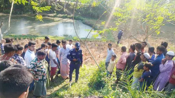 চলন্ত ট্রেন থেকে পড়ে যুবকের মৃত্যু