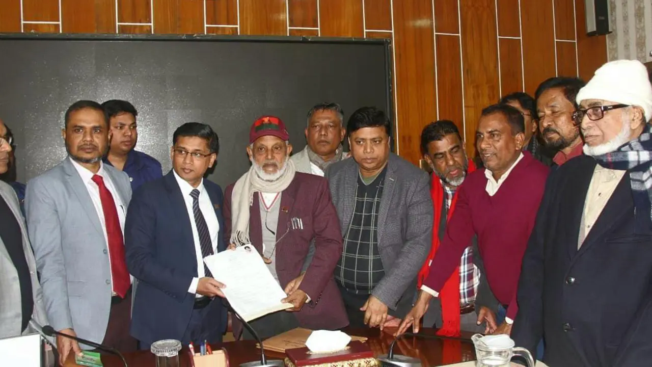 বগুড়ার দুই আসনে তারেক রহমান ও খালেদা জিয়ার মনোনয়নপত্র দাখিল