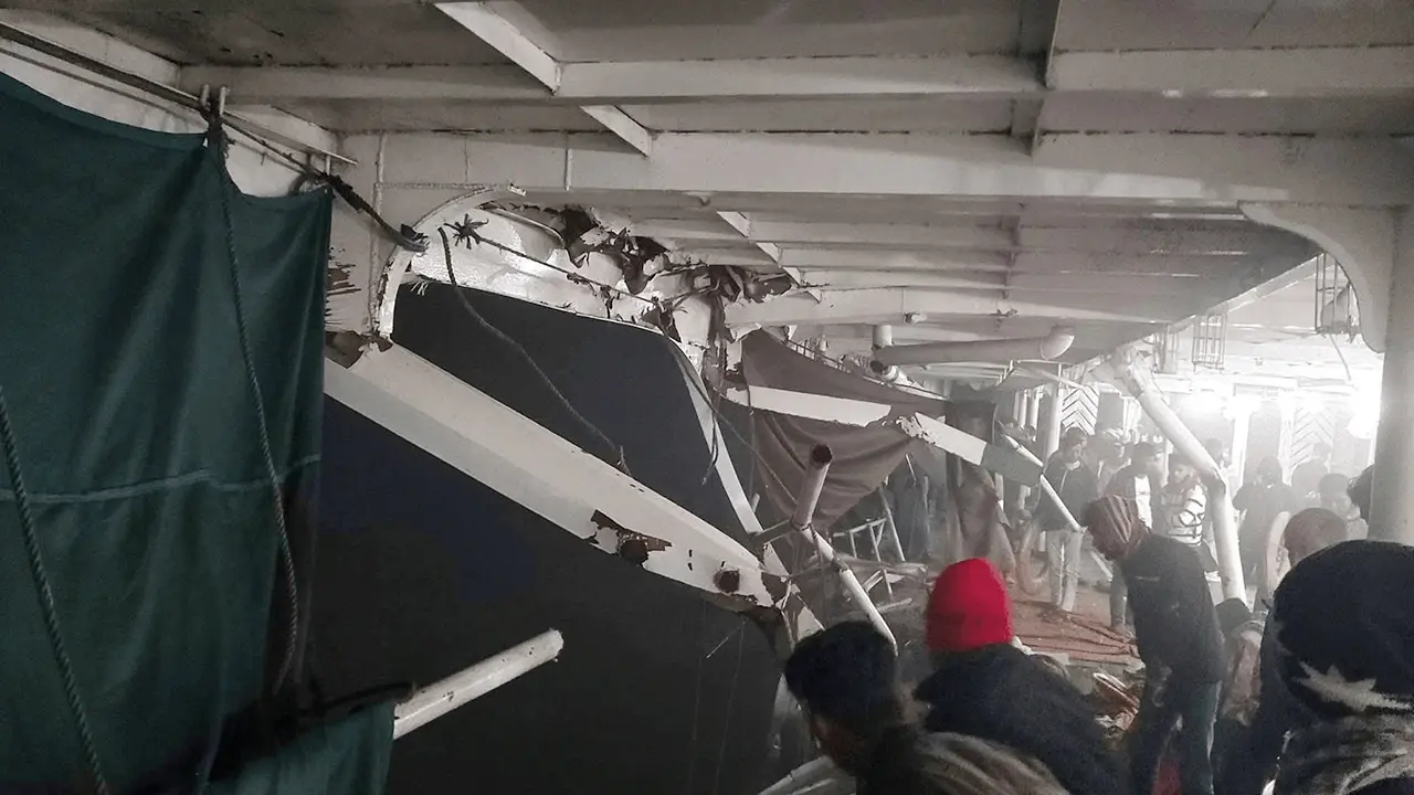 মেঘনায় চার লঞ্চের সংঘর্ষ, বন্দরে চলছে মেরামত