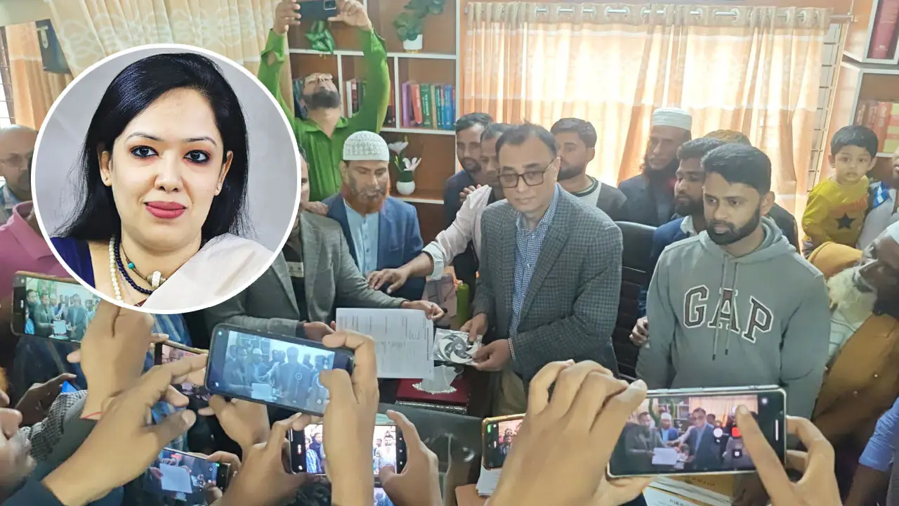 স্বতন্ত্র প্রার্থী হিসেবে মনোনয়নপত্র তুললেন রুমিন ফারহানা