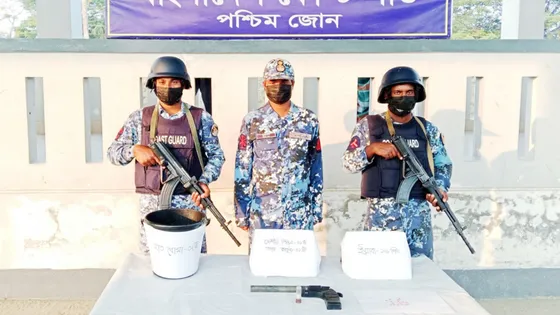 শ্যামনগরে কোস্ট গার্ডের অভিযানে অস্ত্র, বোমা ও ইয়াবা উদ্ধার