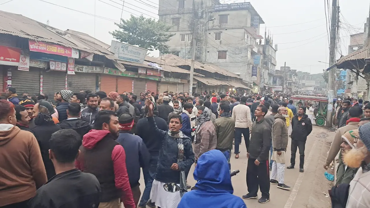 ভোলায় বিএনপির মিছিলে ককটেল বিস্ফোরণ, বিজেপির কার্যালয়ে ভাঙচুর