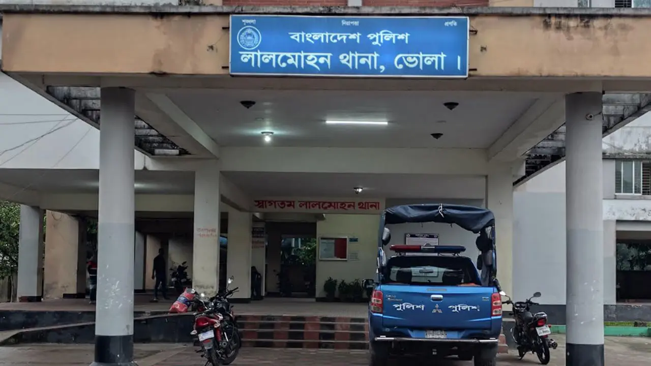 চালককে নৃশংসভাবে কুপিয়ে হত্যার পর অটোরিকশা ছিনতাই