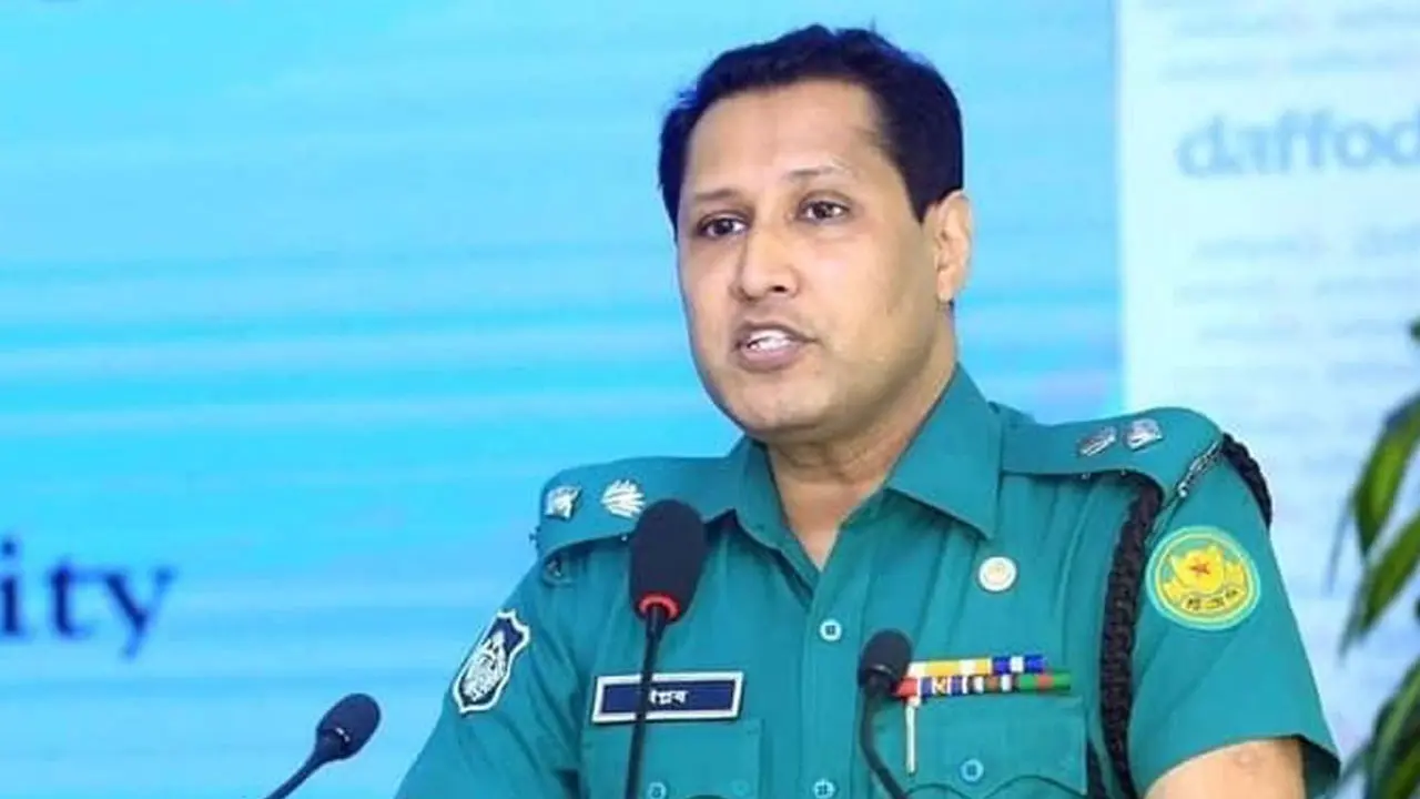 পুলিশের সাবেক যুগ্ম-কমিশনার বিপ্লব কুমারসহ চার জনের দেশত্যাগে নিষেধাজ্ঞা