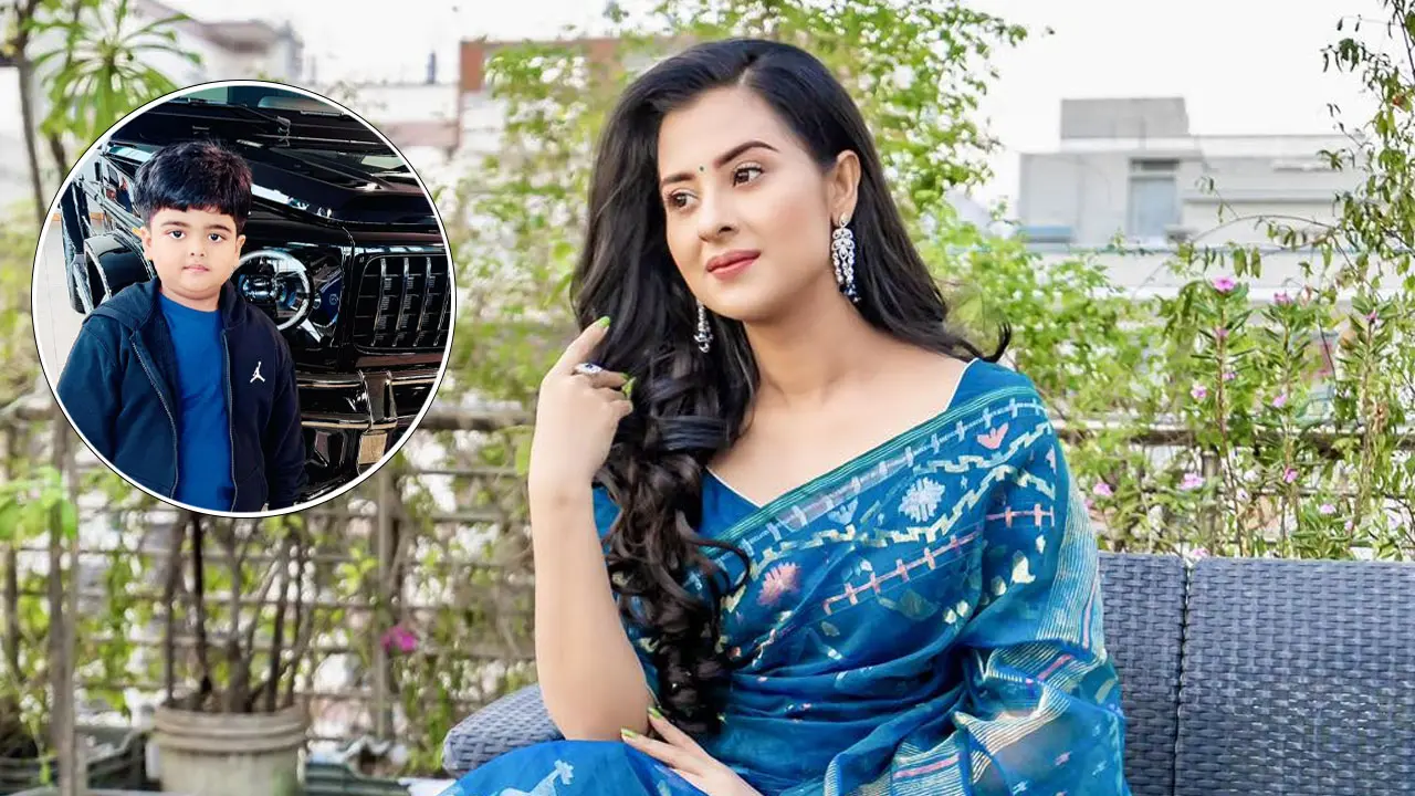 ছেলেকে নিয়ে গাড়ির শোরুমে বুবলী, বললেন— আমাদের ছেলে ‘গাড়ি লাভার’