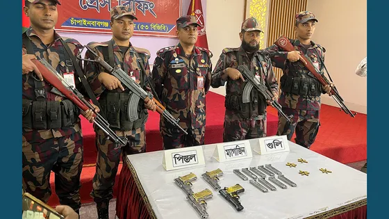 চাঁপাইনবাবগঞ্জ সীমান্তে ৪ বিদেশি আগ্নেয়াস্ত্র উদ্ধার