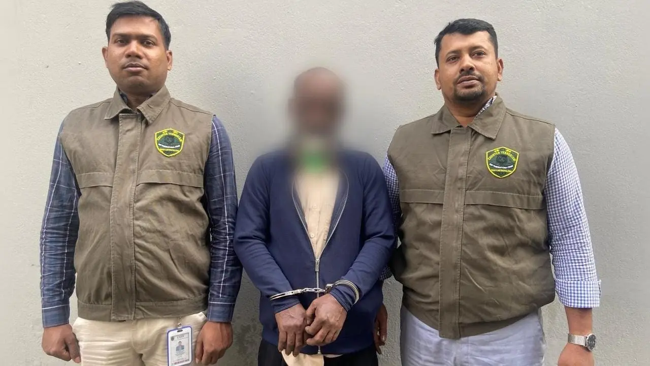 ট্রাফিক পুলিশকে ২০০ মিটার টেনে নেওয়া সেই সিএনজি চালক গ্রেপ্তার