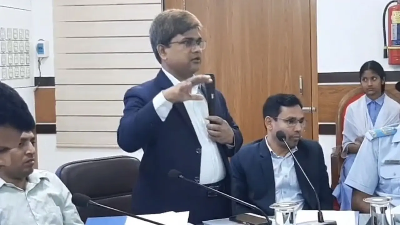 ‘উপদেষ্টা আসিফ জোর করেই আমাকে কুমিল্লার দায়িত্ব দিয়েছেন’