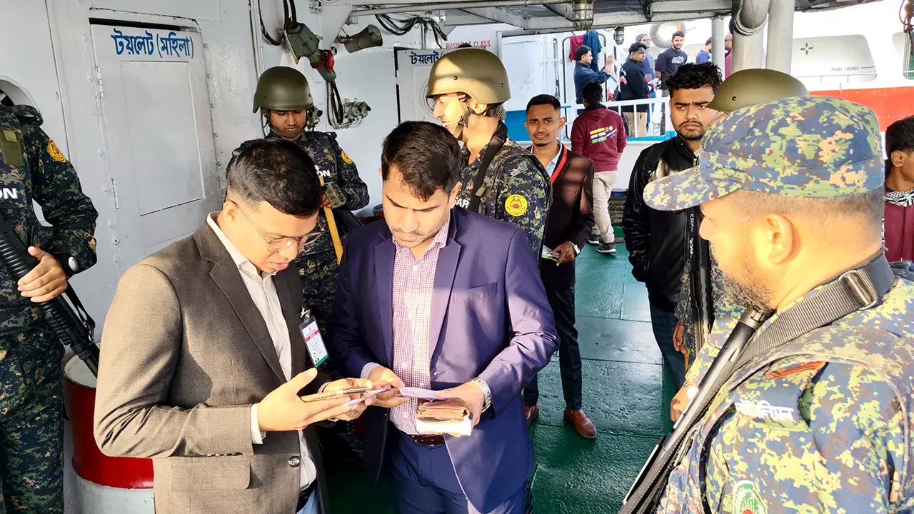 সেন্টমার্টিন যাত্রায় নকল ভ্রমণ পাস ও টিকিট ব্যবহার, এক লাখ টাকা জরিমানা