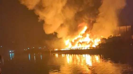 চট্টগ্রামে ঝুটের গুদামে আগুন