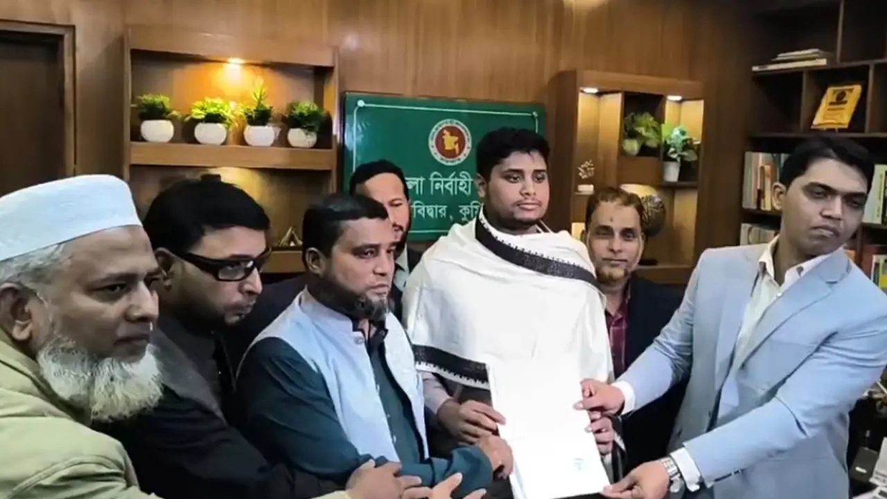 জামায়াত প্রার্থীকে সঙ্গে নিয়ে মনোনয়ন জমা দিলেন হাসনাত