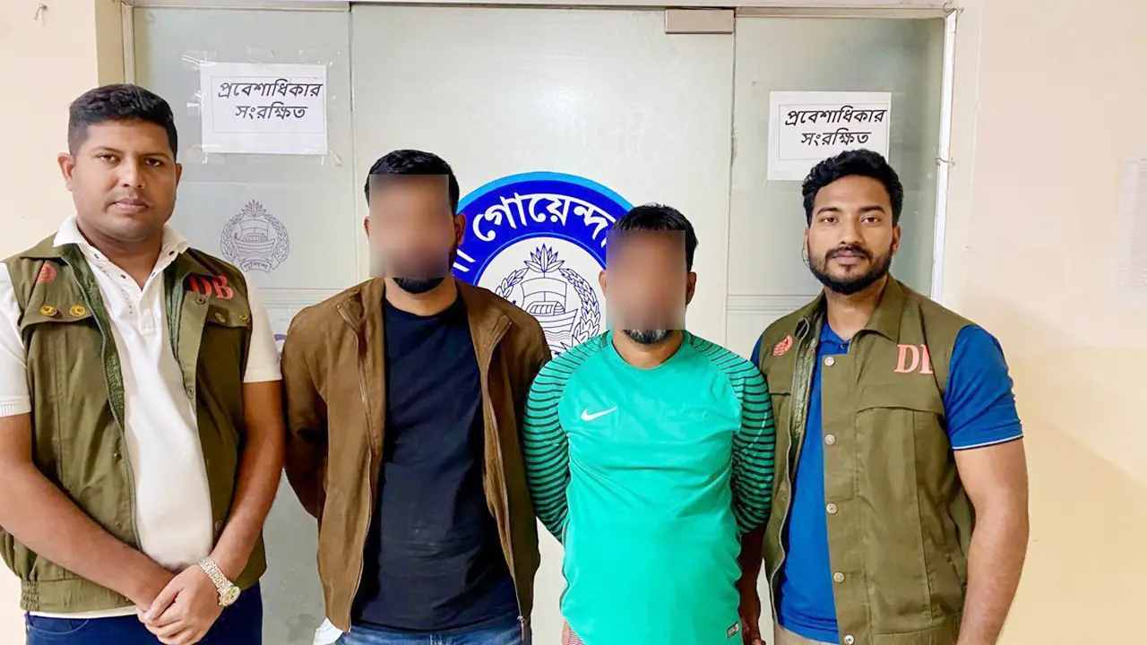 কক্সবাজারের ডিসি-এসপি পরিচয় দেওয়া দুই প্রতারক গ্রেপ্তার