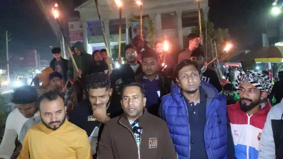 ওসমান হাদিকে হত্যার প্রতিবাদে শরীয়তপুরে এনসিপির মশাল মিছিল