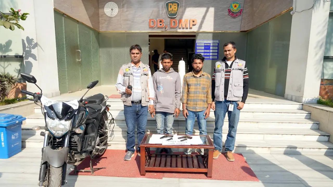 যাত্রাবাড়ীতে বিদেশি পিস্তলসহ দুইজন গ্রেপ্তার