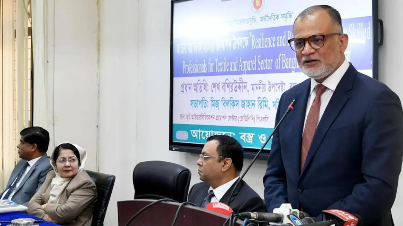 বস্ত্রখাতে কোনো ভুল সিদ্ধান্ত হবে না : উপদেষ্টা