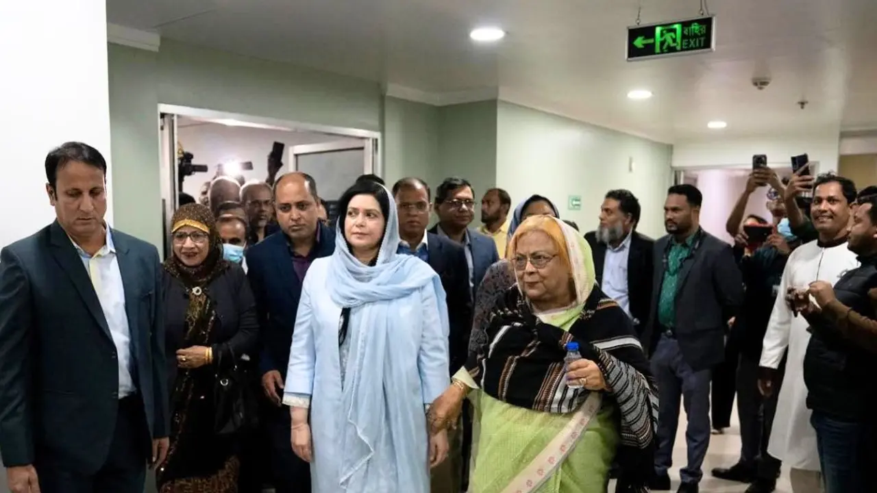 খালেদা জিয়াকে দেখতে এভারকেয়ারে জুবাইদা রহমান