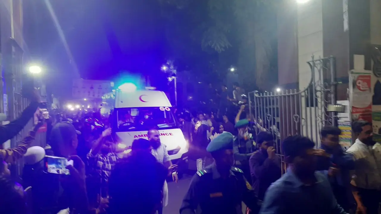এভারকেয়ারে নেওয়া হচ্ছে হাদিকে