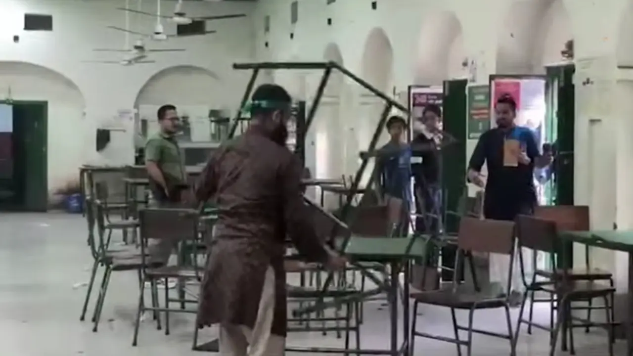 মধুর ক্যান্টিনে ভাঙচুর, এক যুবক আটক