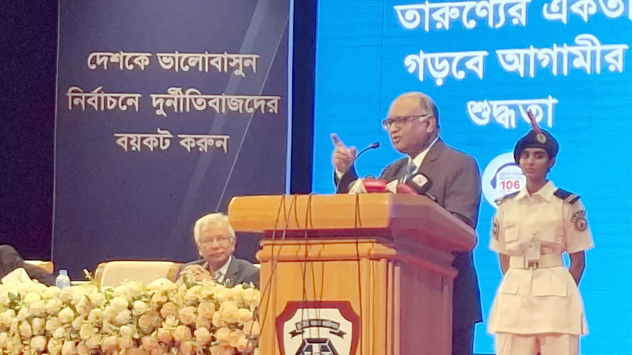 অপরাধীদের যারা সীমান্ত পার করেছে তাদের নির্বাচিত করবেন কি না ভাবতে হবে