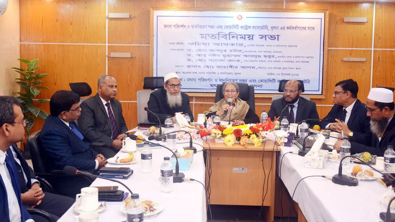 চিংড়িতে জেলি পুশ করে আমরা আন্তর্জাতিক বাজার হারাচ্ছি : মৎস্য উপদেষ্টা