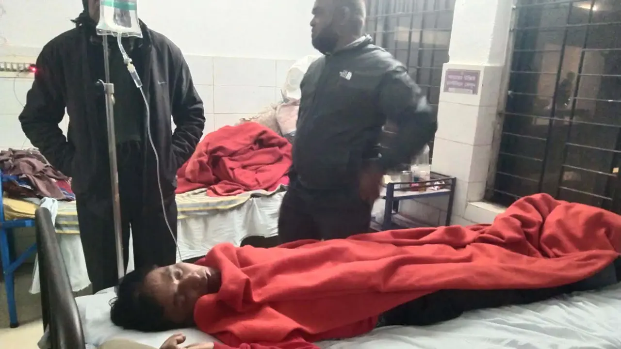 ঠাকুরগাঁওয়ে সার বিতরণের সময় মারধরের শিকার উপসহকারী কৃষি কর্মকর্তা