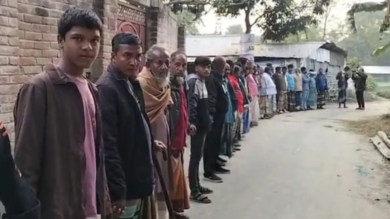 ‘বস্তাপ্রতি সারের দাম ৬শ থেকে ৭শ টাকা বেশি নেওয়া হচ্ছে’