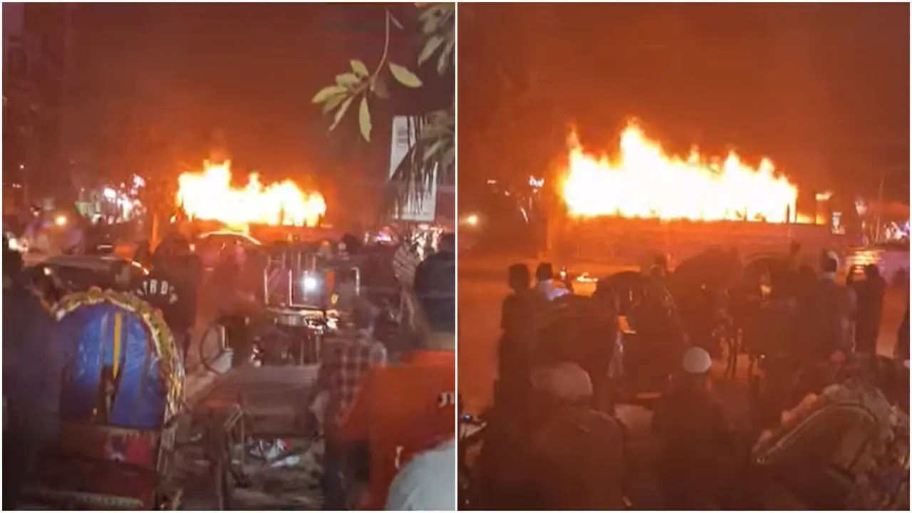 বাড্ডা লিংক রোডে বাসে আগুন