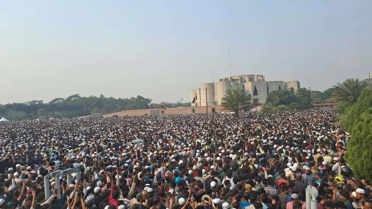কয়েক লাখ মানুষের অংশগ্রহণে স্মরণকালের সবচেয়ে বড় জানাজা শহীদ হাদির