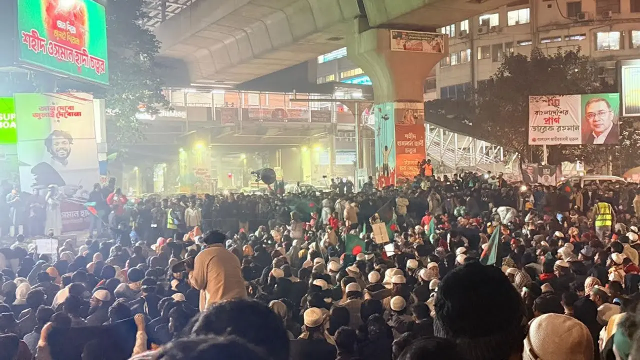 হাদি মানে আজাদী, হাদি মানে ইনসাফ— স্লোগানে উত্তাল শাহবাগ