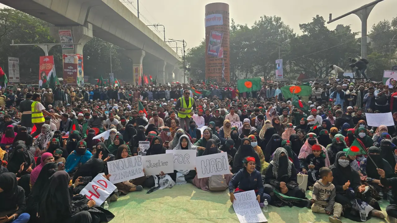 ফের শাহবাগ মোড়ে অবস্থান ইনকিলাব মঞ্চের