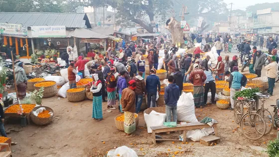 বিজয় দিবসকে কেন্দ্র করে জমজমাট গদখালী ফুলের বাজার