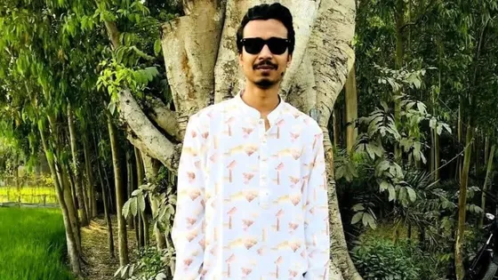 সবার সামনে কোপে যুবকের কব্জি বিচ্ছিন্ন