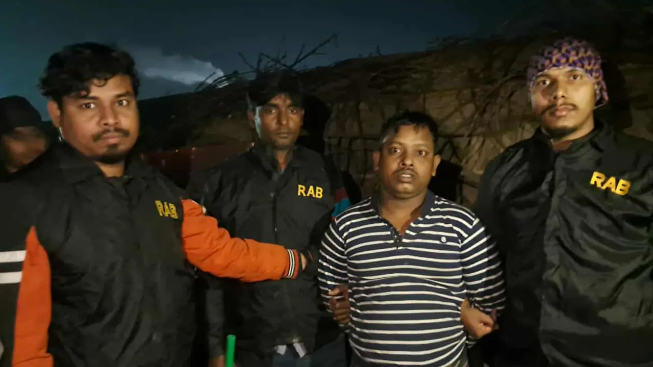 হাদিকে হত্যাচেষ্টা : শুটার ফয়সালের সহযোগী কবির গ্রেপ্তার