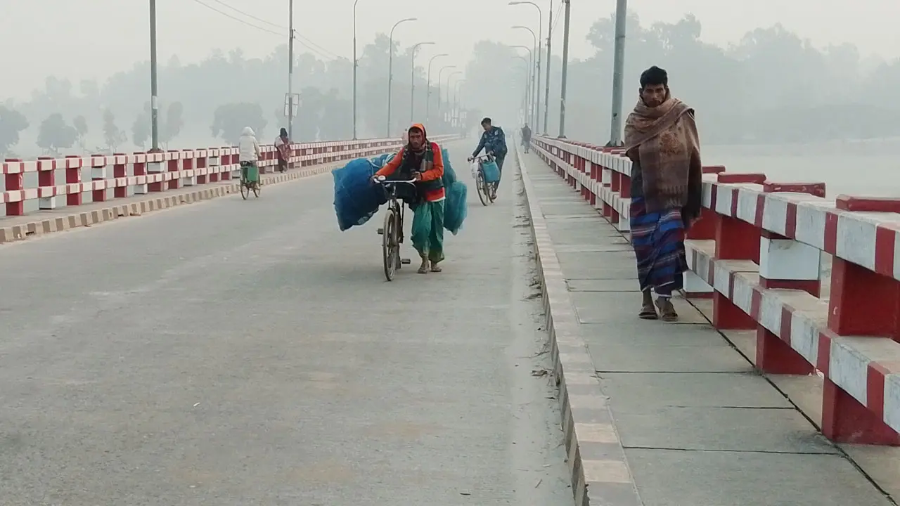 কুড়িগ্রামে সর্বনিম্ন তাপমাত্রা ১২.৩ ডিগ্রি, শীতে কাঁপছে মানুষ