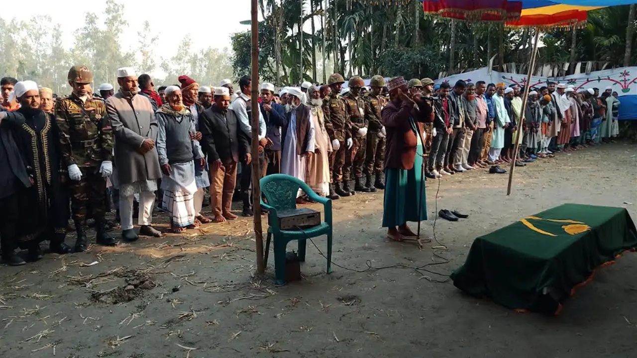 কুড়িগ্রামে নিজ বাড়িতে শায়িত হলেন দুই বীর সৈনিক