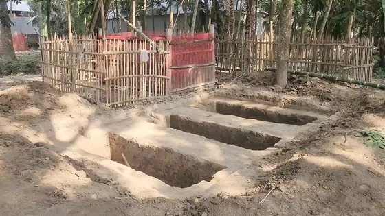 এক সারিতে তিন ভাইয়ের কবর, শোকে স্তব্ধ পুরো গ্রাম