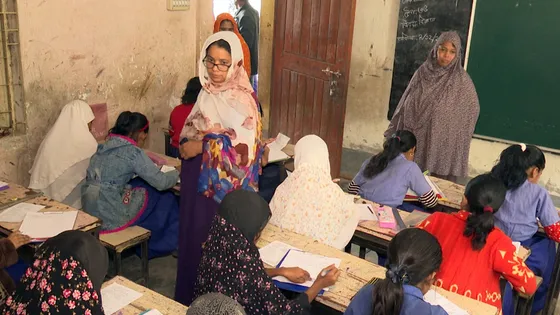 শিক্ষকদের কর্মবিরতিতে ক্ষুব্ধ অভিভাবকরা নিলেন পরীক্ষা