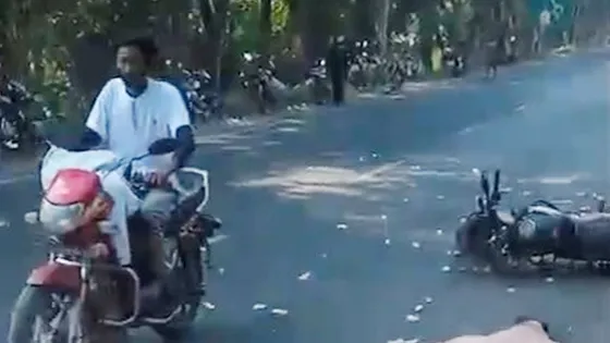 কুষ্টিয়ায় কার্ভাডভ্যানের চাপায় দুই পুলিশ কর্মকর্তা নিহত