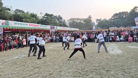 ঐতিহ্যবাহী লাঠিবাড়ি খেলা দেখতে রাজবাড়ীতে মানুষের ভিড়