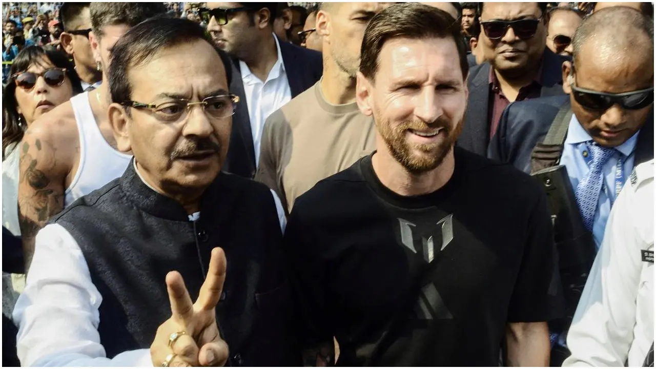 মেসির সফরে বিশৃঙ্খলা, পদত্যাগ করলেন পশ্চিমবঙ্গের ক্রীড়ামন্ত্রী