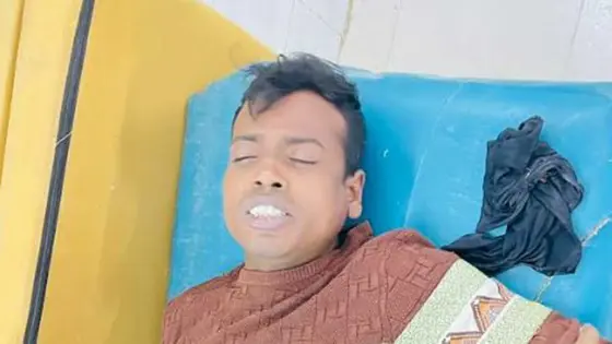 খুলনায় যুবকের দুই হাত কেটে দিলো দুর্বৃত্তরা