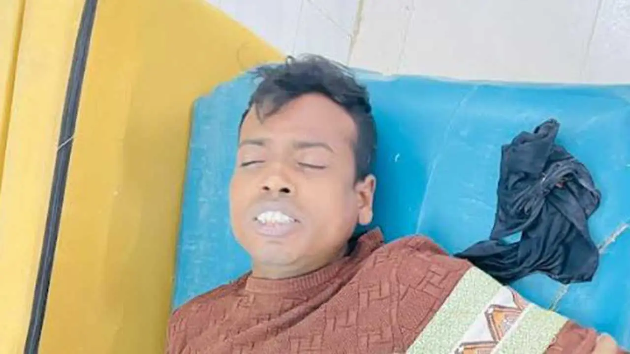 খুলনায় যুবকের দুই হাত কেটে দিলো দুর্বৃত্তরা