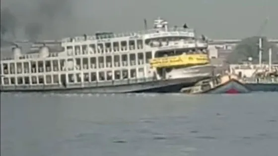 লঞ্চের সঙ্গে সংঘর্ষে ডুবল বাল্কহেড, সাঁতরে বাঁচলেন ৫ শ্রমিক