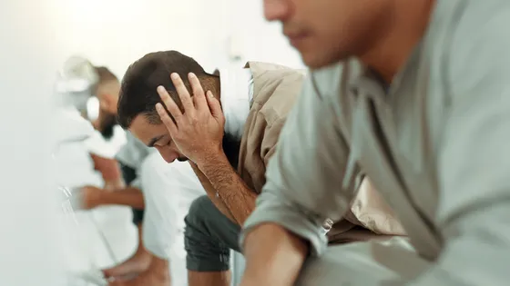 ক্ষত থেকে রক্ত ঝরতে না দিয়ে মুছে ফেললে অজু ভাঙবে?