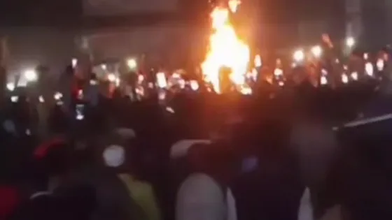 ধর্ম নিয়ে কটূক্তির অভিযোগে যুবককে পিটিয়ে হত্যা, মরদেহে আগুন