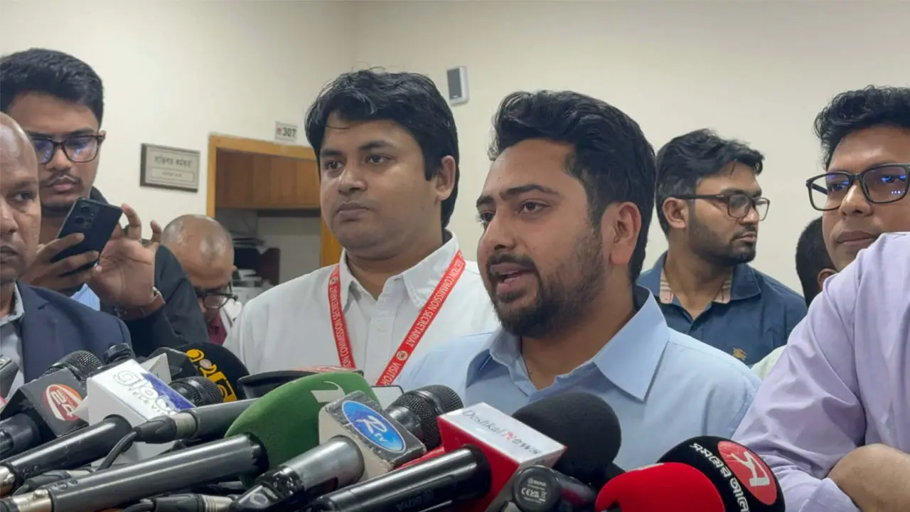 রাজনৈতিক স্থিতিশীলতা বিবেচনায় তফসিল ঘোষণা করুক ইসি : নাহিদ ইসলাম