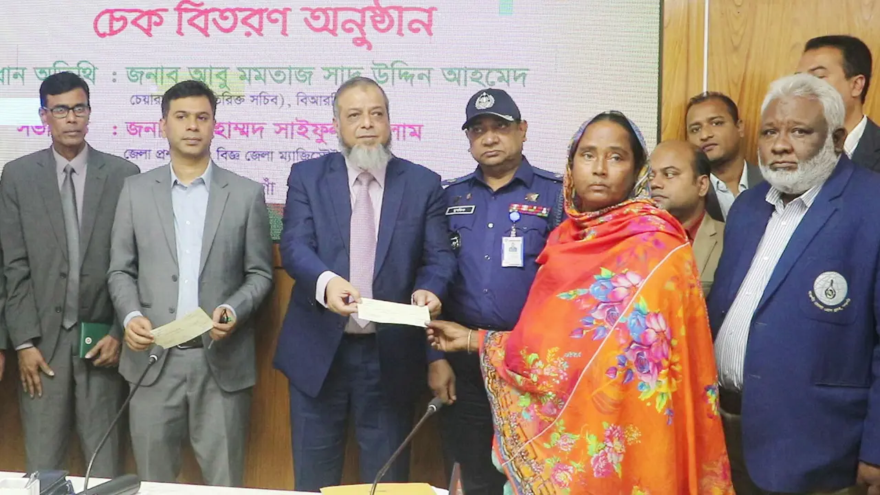 ‘দুর্ঘটনার খবর পেলেই ক্ষতিপূরণের ফরম পৌঁছে দেওয়া হবে’